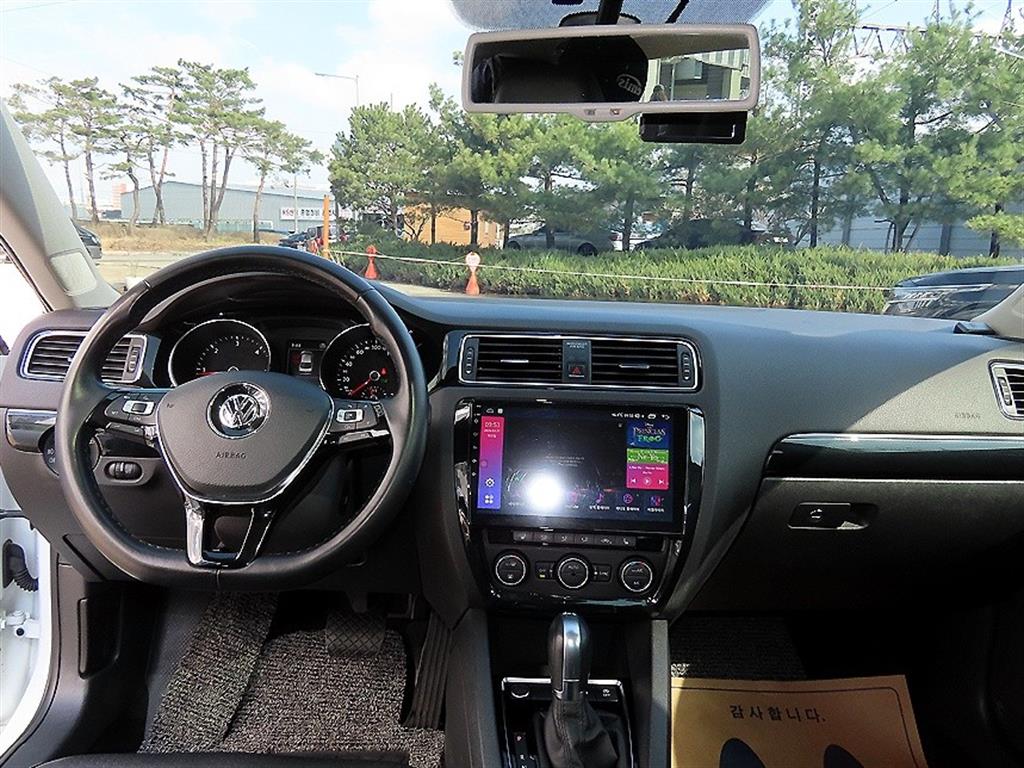 Volkswagen Jetta - Vista 7