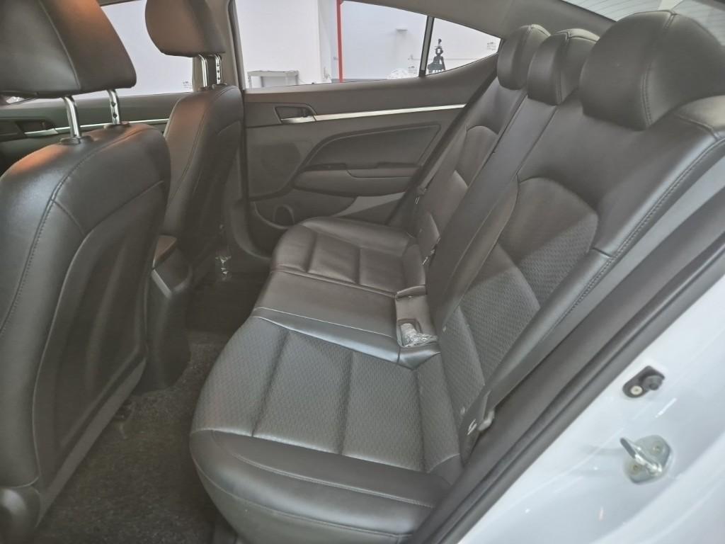 HYUNDAI Avante - Vista 12