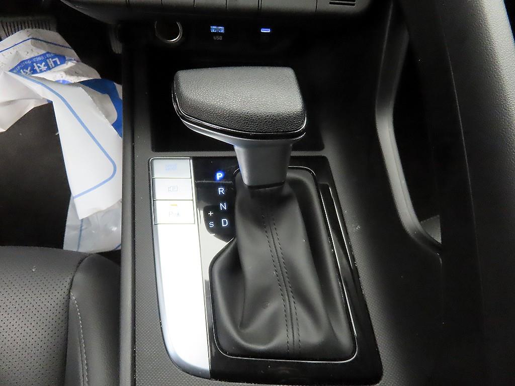 HYUNDAI Avante - Vista 10