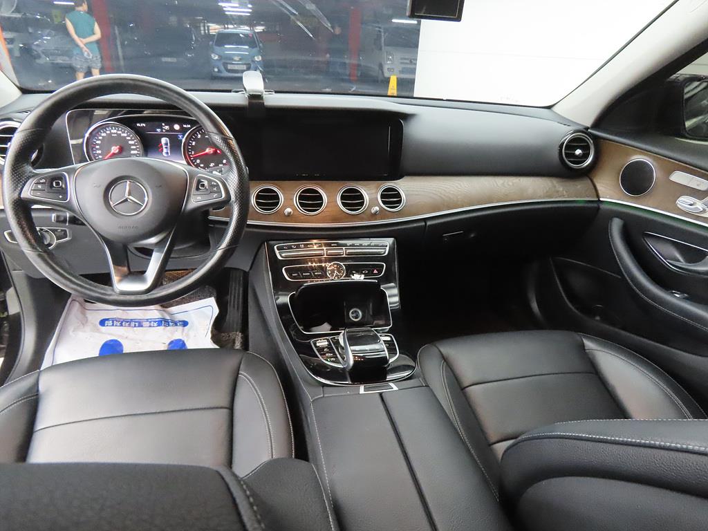 Mercedes Benz E class - Vista 7
