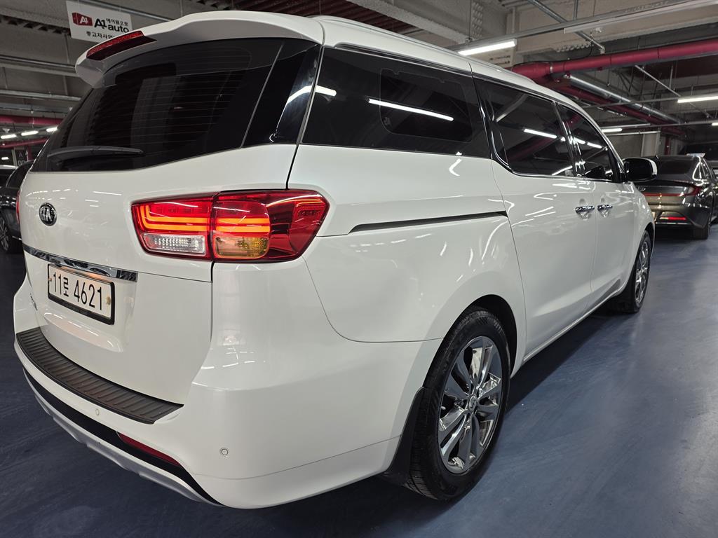 KIA Carnival - Vista 4