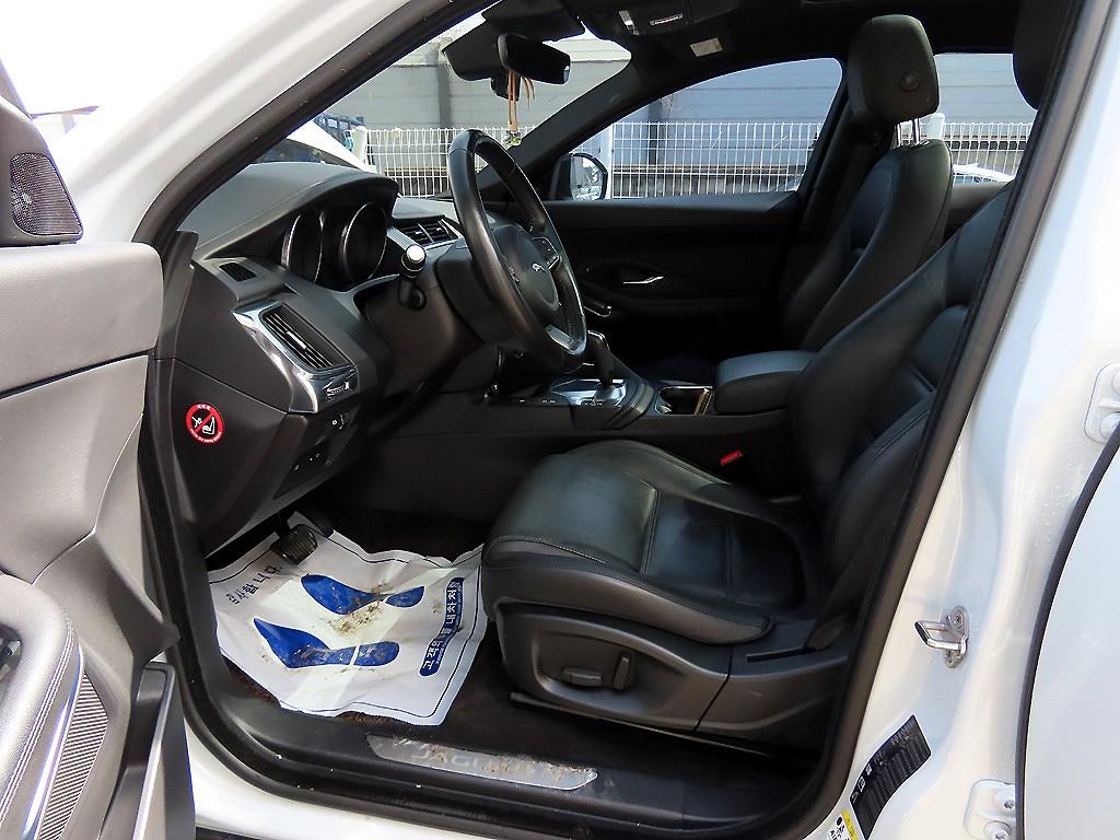 Jaguar E-PACE - Vista 5