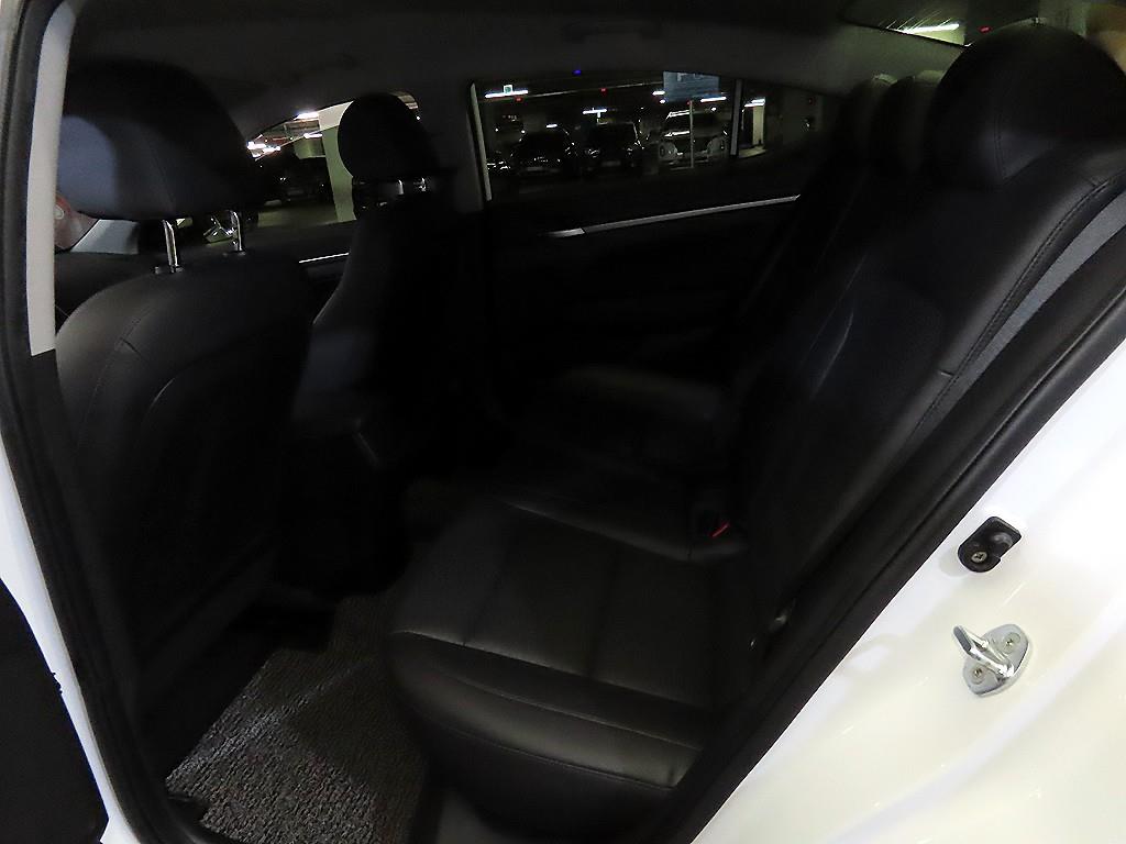 HYUNDAI Avante - Vista 7