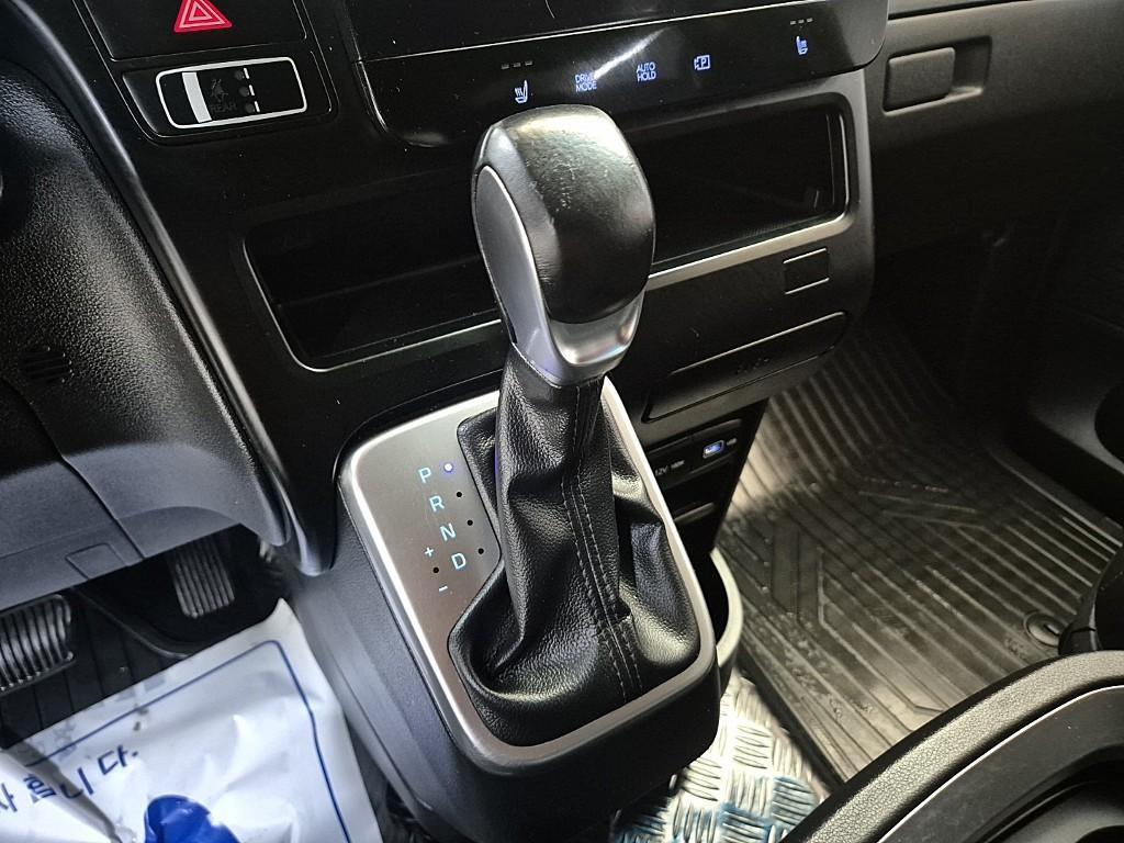 HYUNDAI Staria - Vista 8