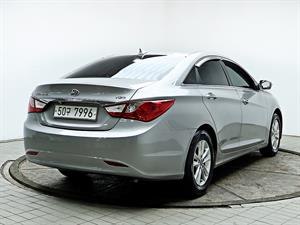 HYUNDAI Sonata - Vista 8
