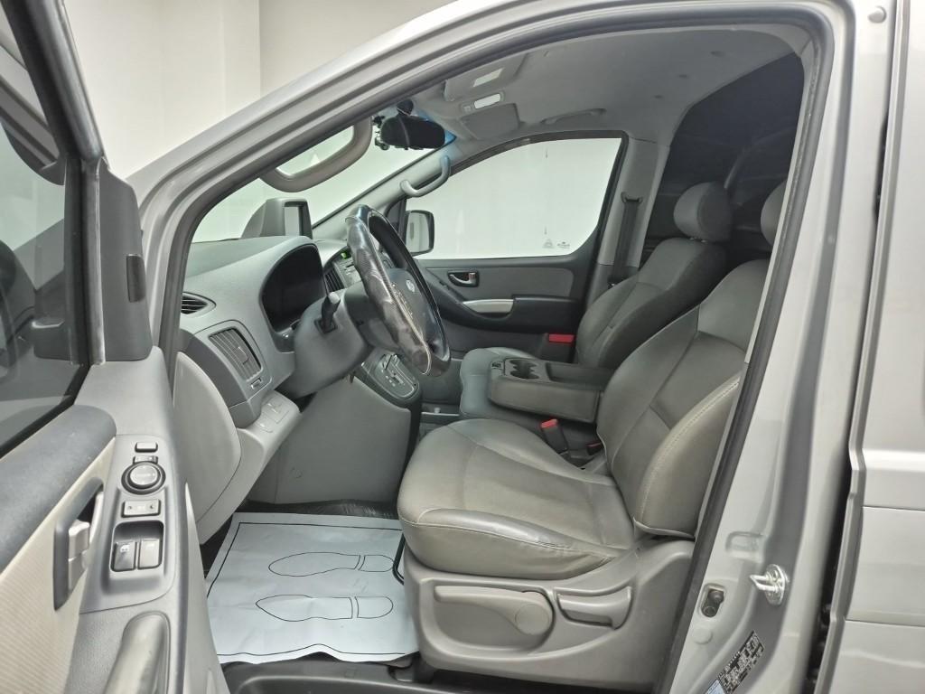 HYUNDAI Starex - Vista 6