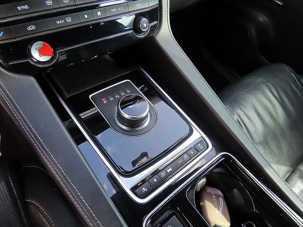 Jaguar F-PACE - Vista 11