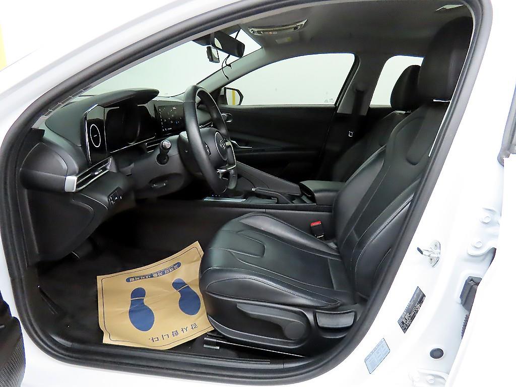 HYUNDAI Avante - Vista 5