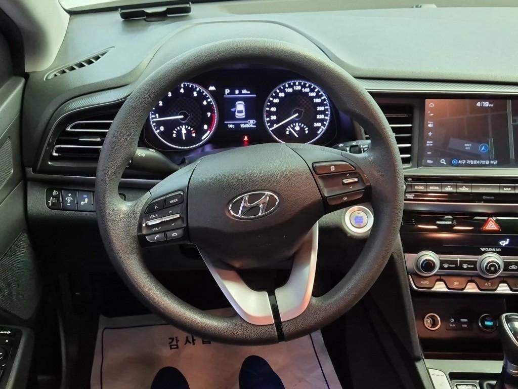 HYUNDAI Avante - Vista 9