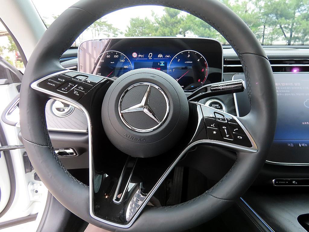 Mercedes Benz E class - Vista 8