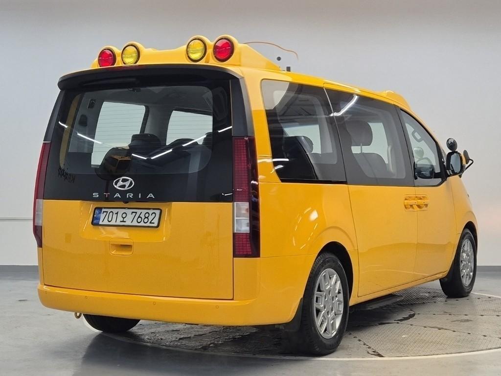HYUNDAI Staria - Vista 4