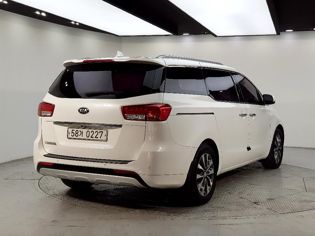 KIA Carnival - Vista 4