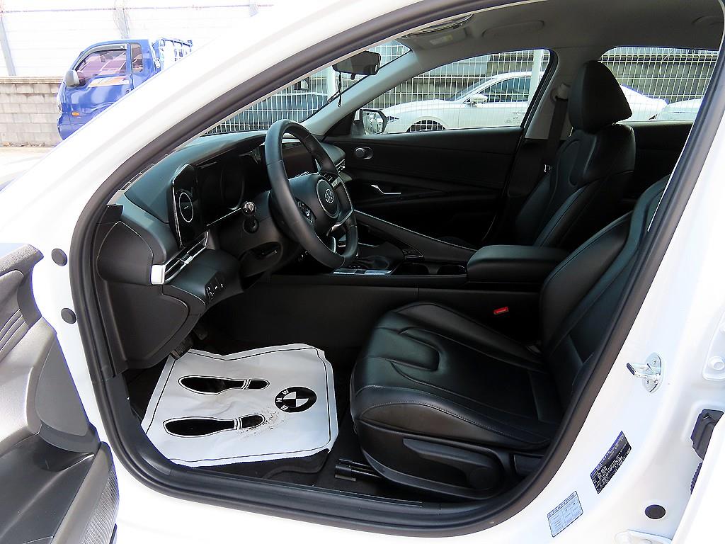 HYUNDAI Avante - Vista 5