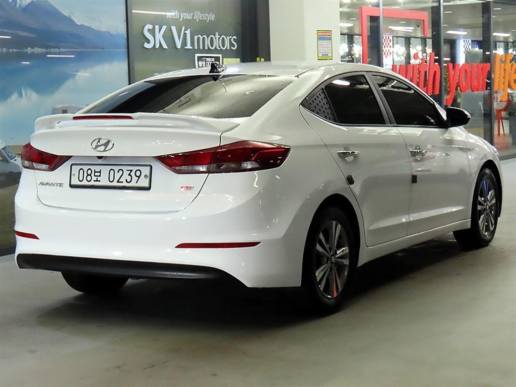 HYUNDAI Avante - Vista 4