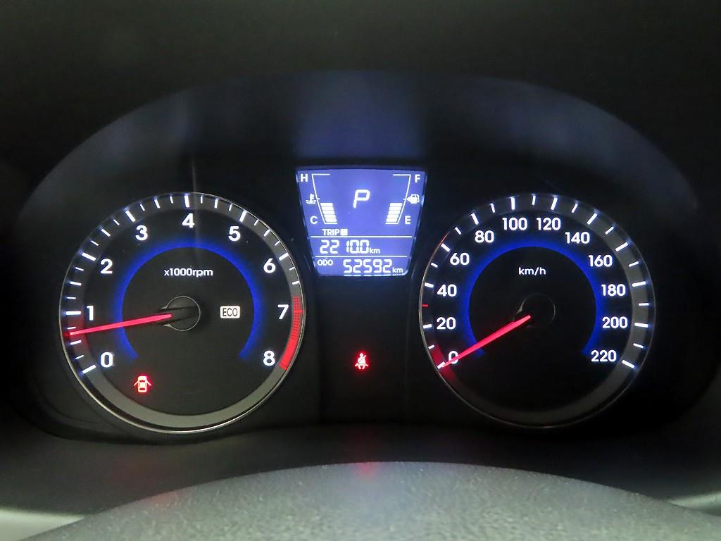 HYUNDAI Accent - Vista 5