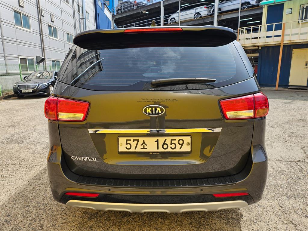 KIA Carnival - Vista 7