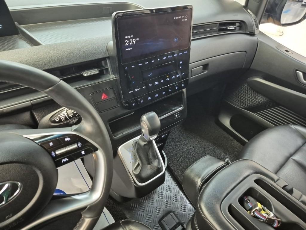 HYUNDAI Staria - Vista 11