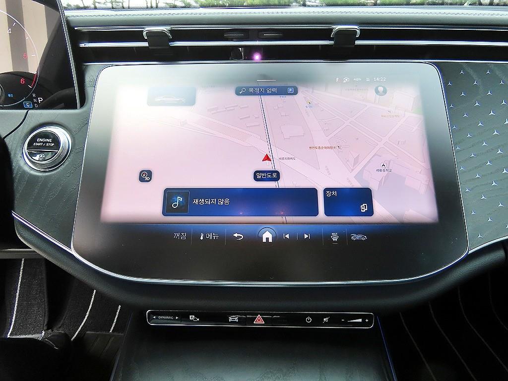 Mercedes Benz E class - Vista 12