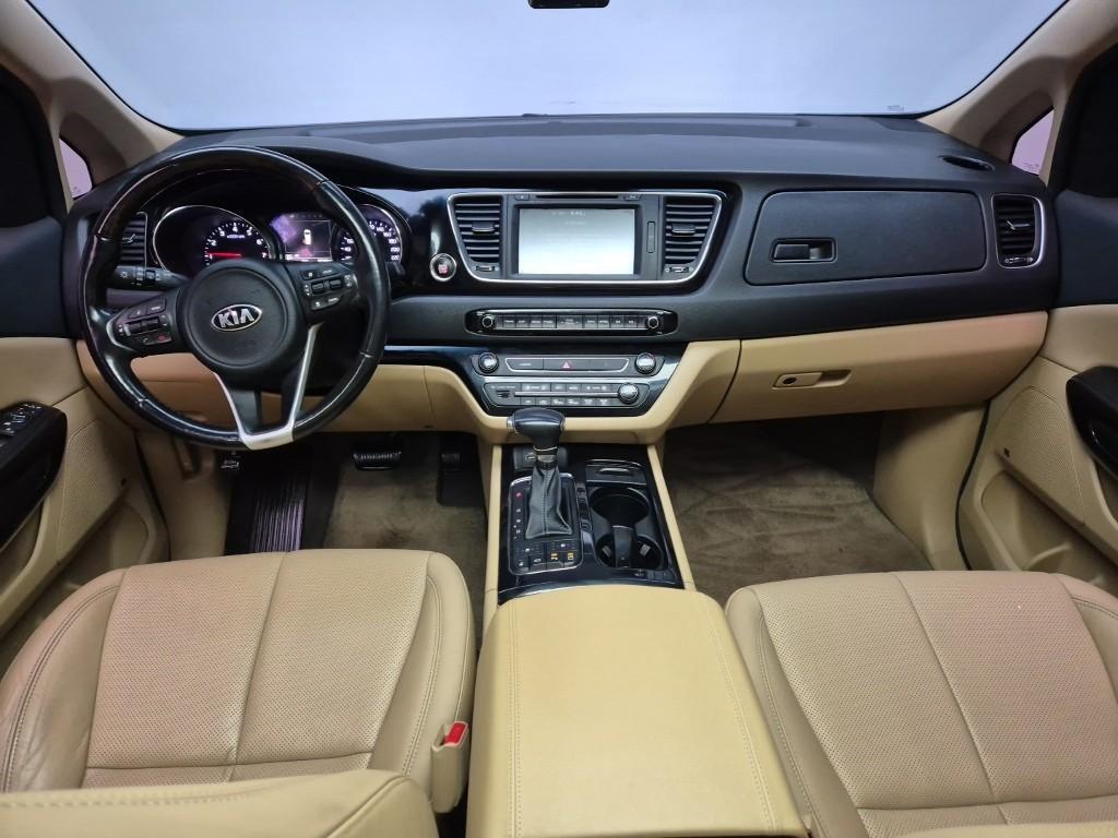 KIA Carnival - Vista 6