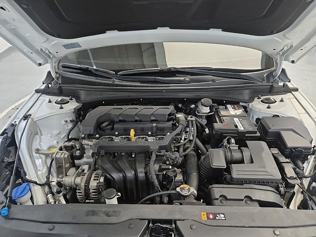 HYUNDAI Avante - Vista 5