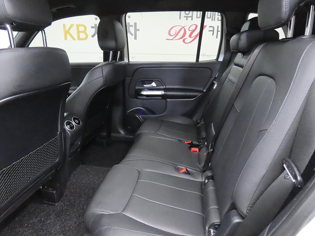 Mercedes Benz GLB Class - Vista 6