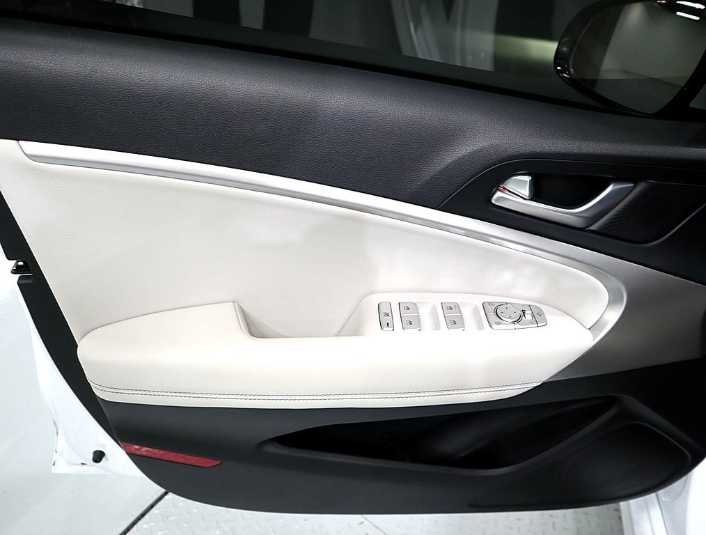 Genesis G70 - Vista 8