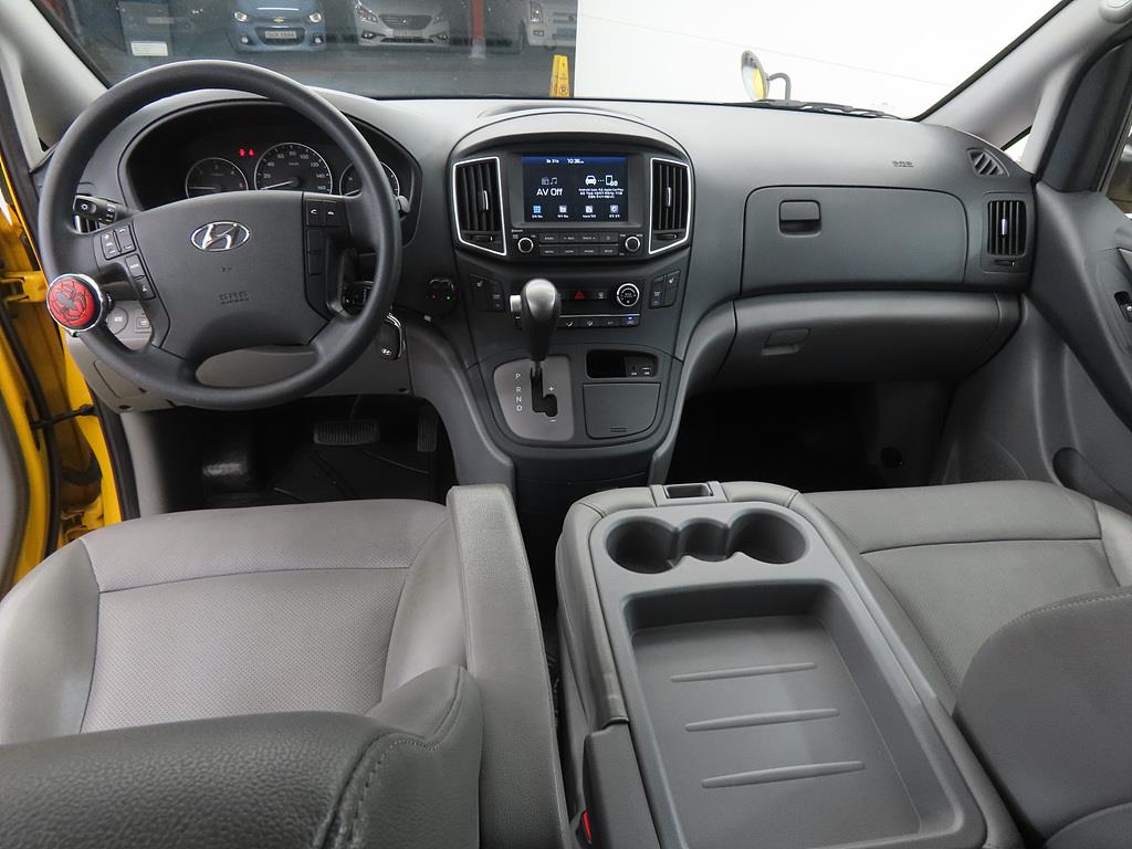 HYUNDAI Starex - Vista 8