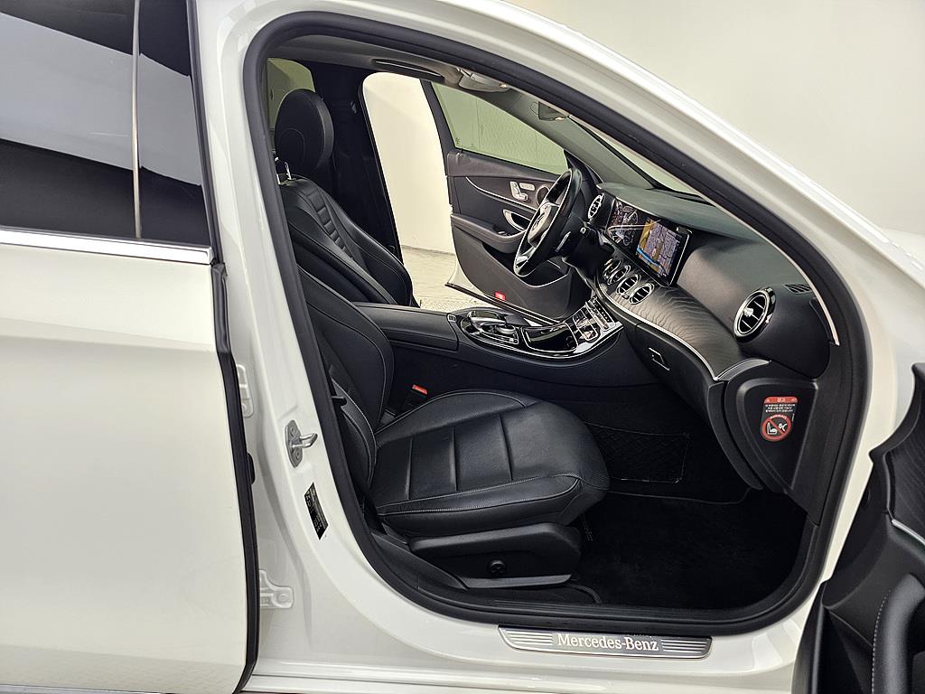 Mercedes Benz E class - Vista 11