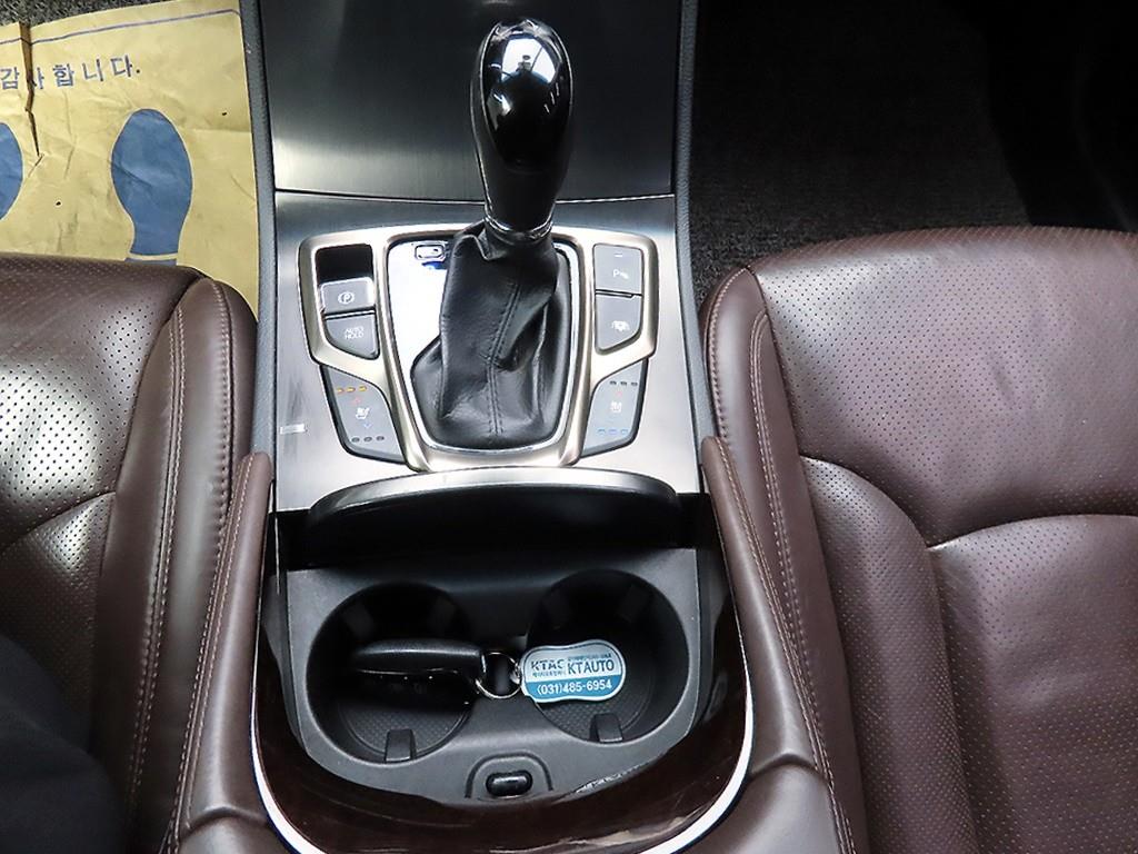 HYUNDAI Grandeur - Vista 10