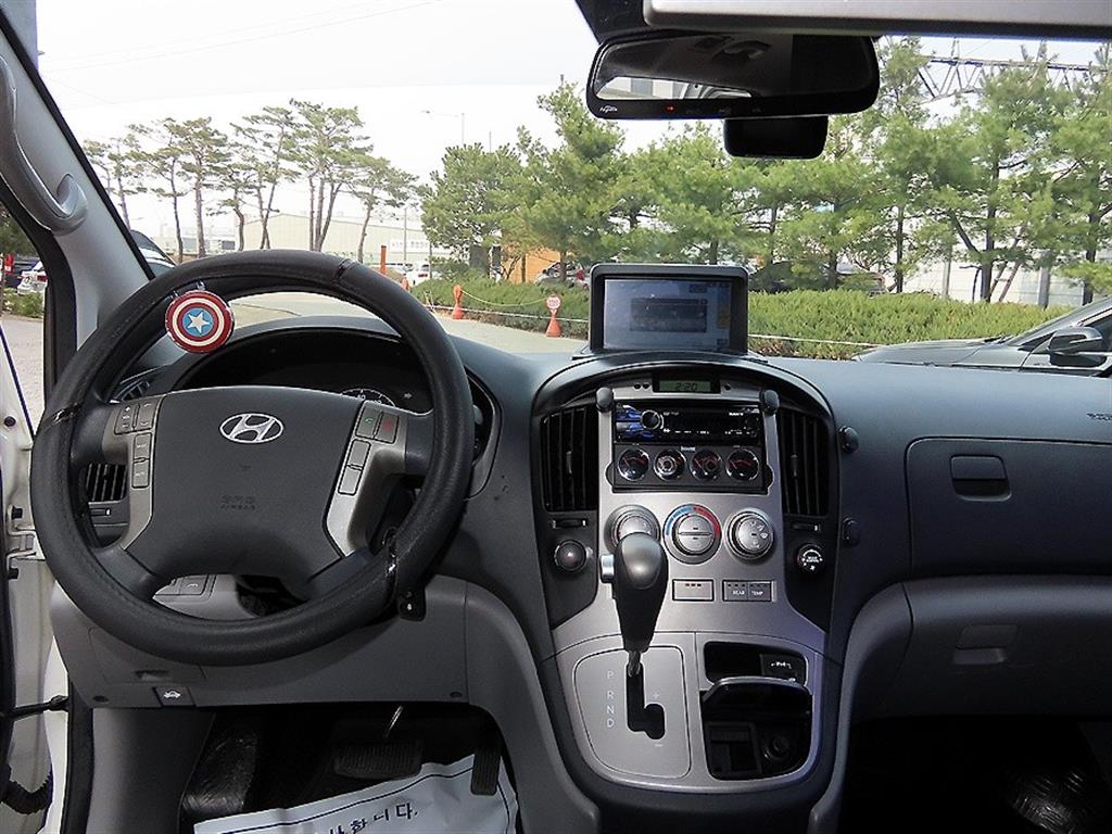 HYUNDAI Starex - Vista 8