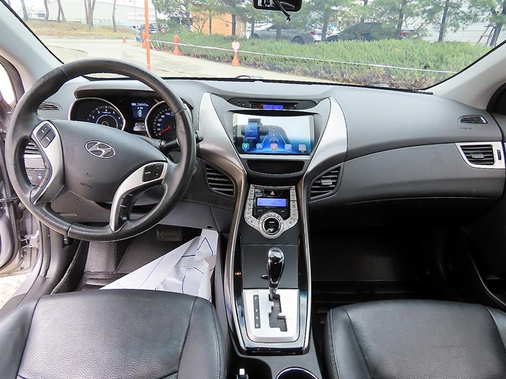 HYUNDAI Avante - Vista 7