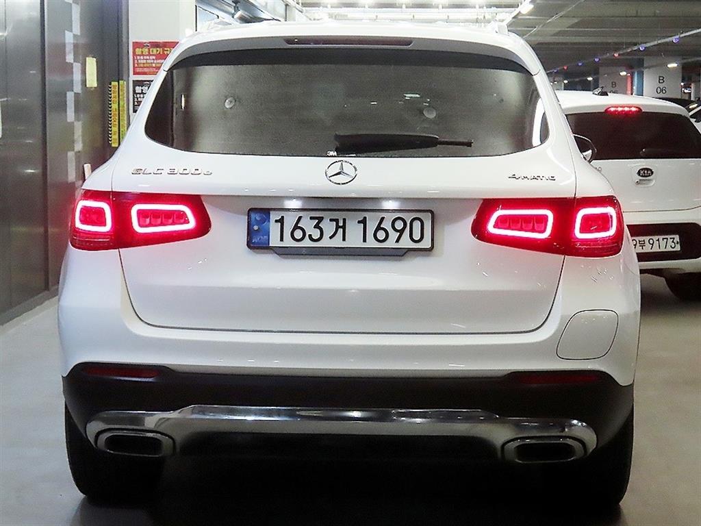 Mercedes Benz GLC Class - Vista 5