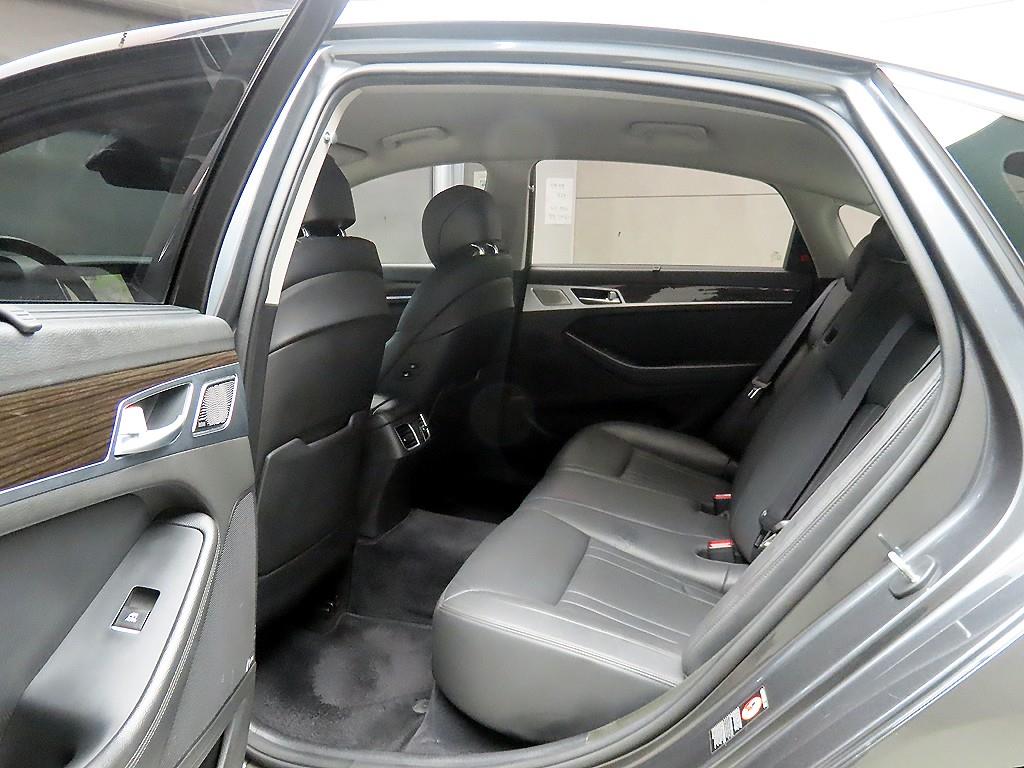 Genesis G80 - Vista 6