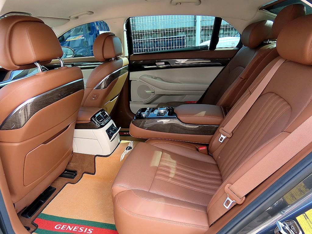 Genesis G90 - Vista 6