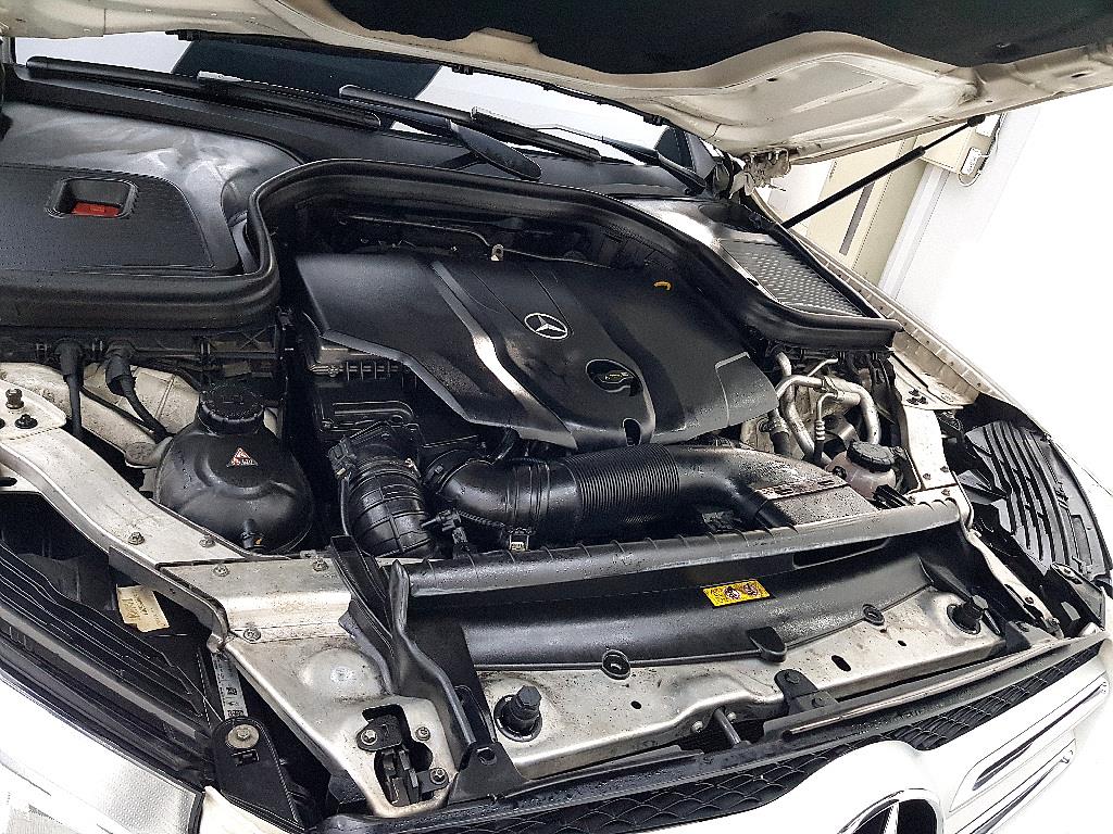 Mercedes Benz GLC Class - Vista 6