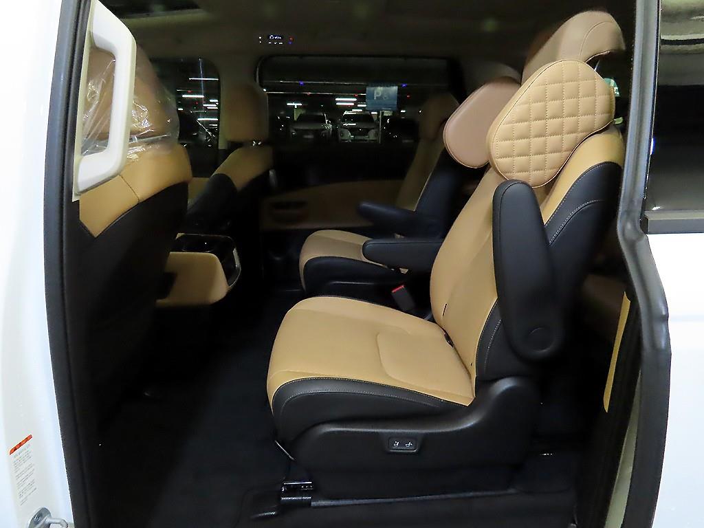 KIA Carnival - Vista 7