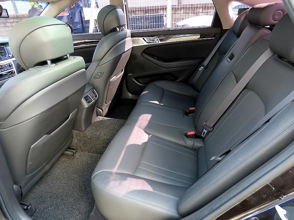 Genesis G80 - Vista 6