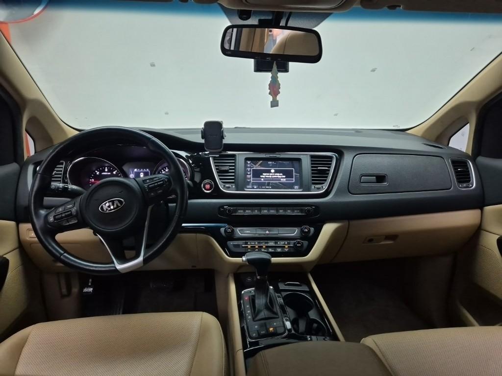 KIA Carnival - Vista 7