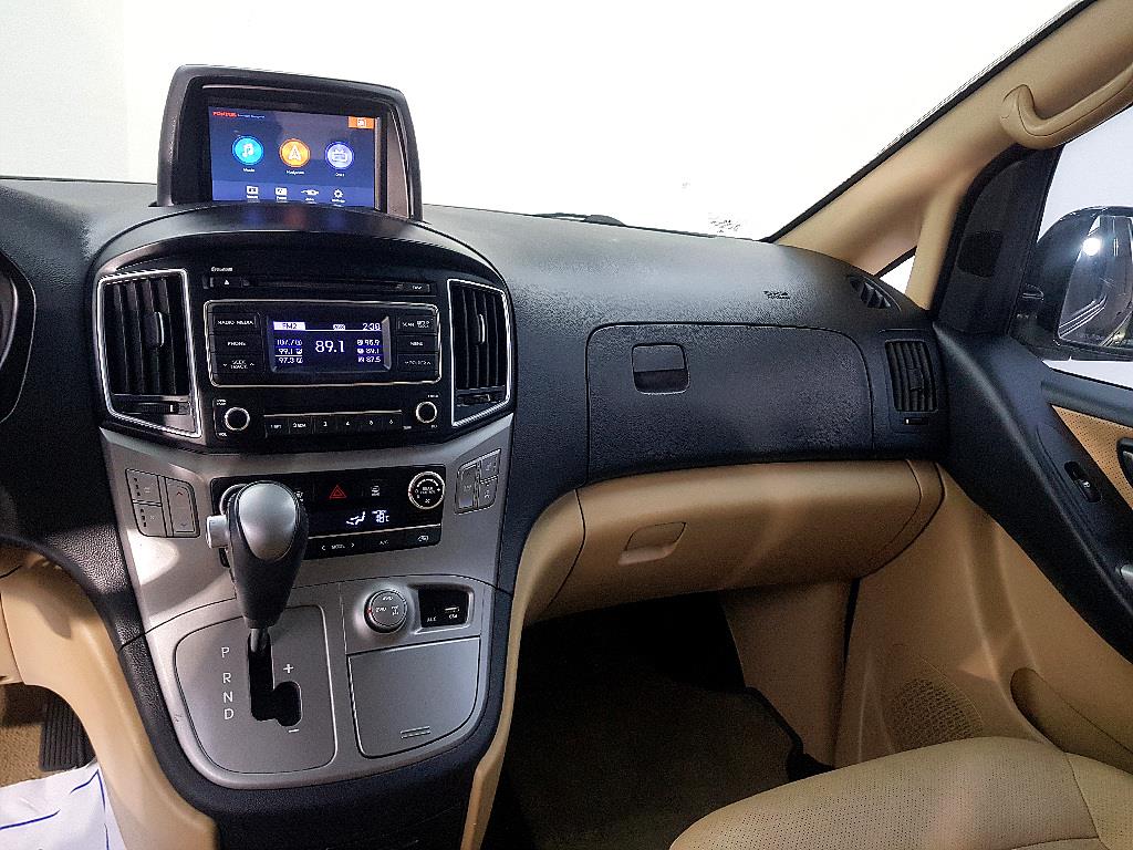 HYUNDAI Starex - Vista 10