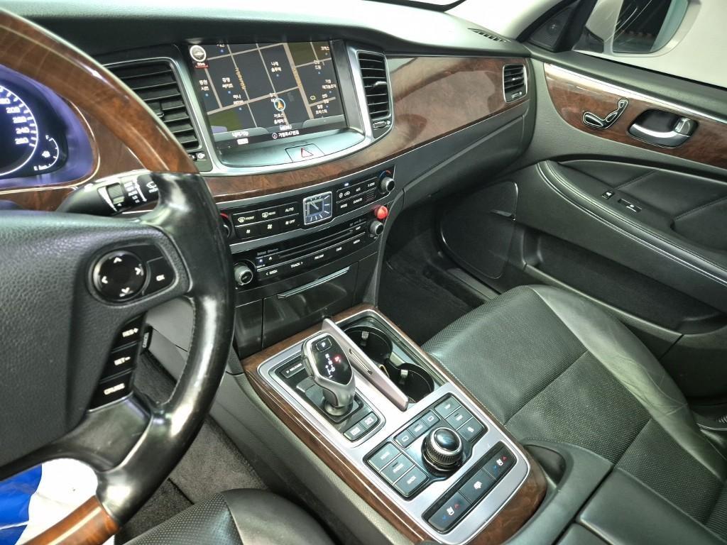 HYUNDAI Equus - Vista 10