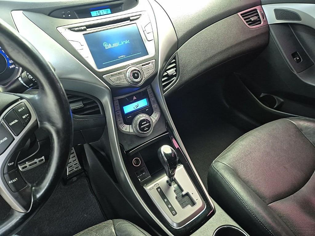 HYUNDAI Avante - Vista 10