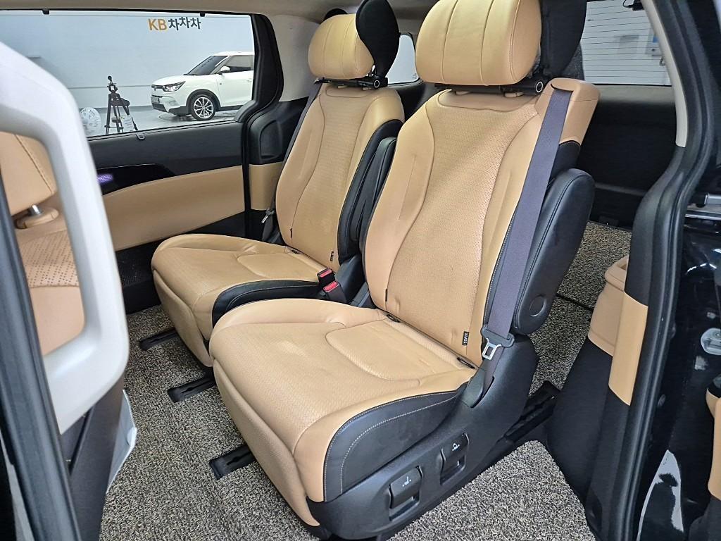 KIA Carnival - Vista 12