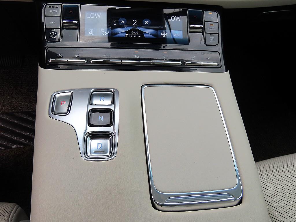 HYUNDAI Grandeur - Vista 11