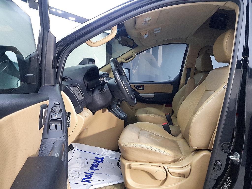 HYUNDAI Starex - Vista 8