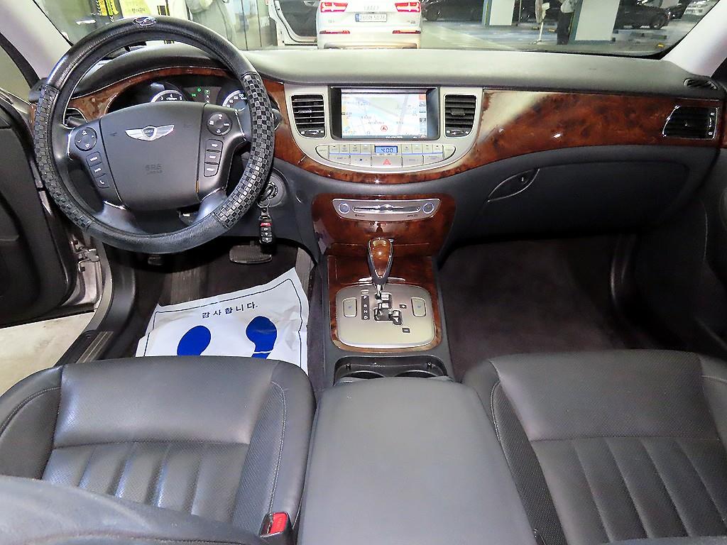 HYUNDAI Genesis - Vista 10