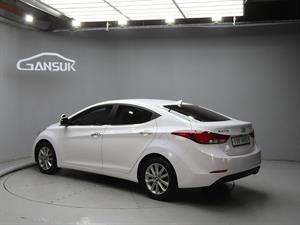 HYUNDAI Avante - Vista 6