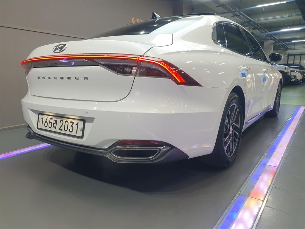 HYUNDAI Grandeur - Vista 5