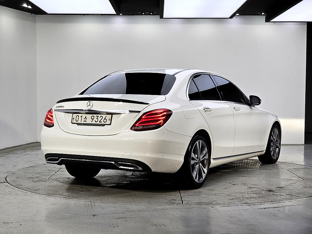 Mercedes Benz C Class - Vista 4