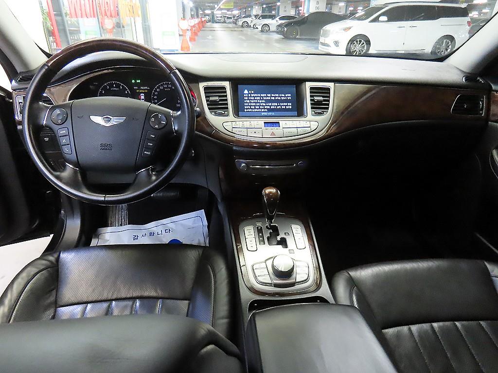 HYUNDAI Genesis - Vista 10