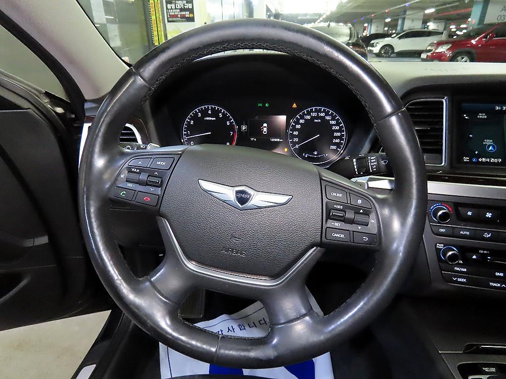 HYUNDAI Genesis - Vista 8